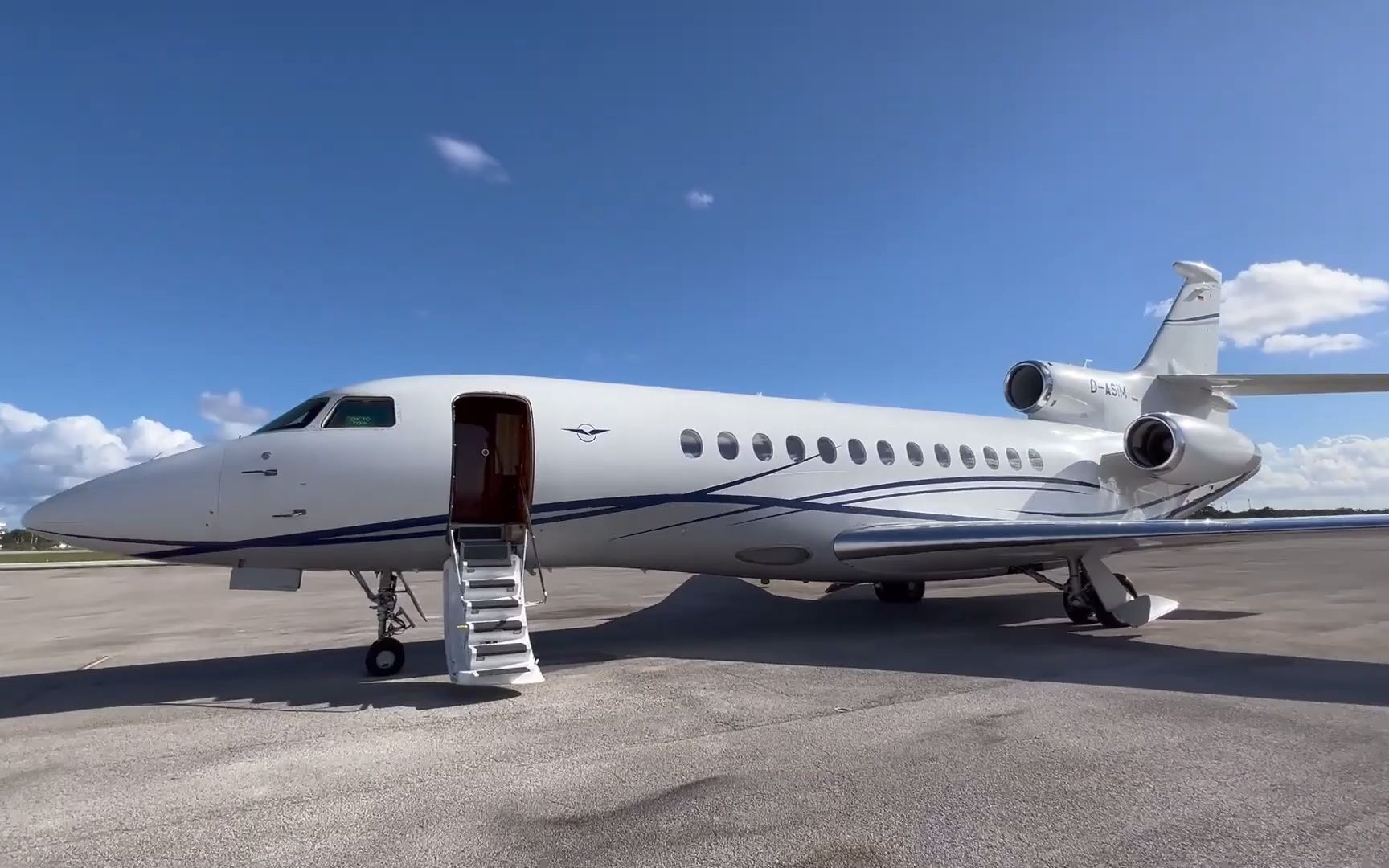 [图]Inside The $60 Million Dassault Falcon 7X