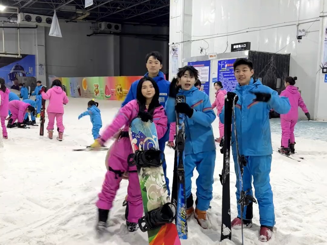 在长沙只用花两位数就能体验滑雪的快乐 #室内滑雪 #长沙游玩推荐 #滑雪 #亲子游玩.....哔哩哔哩bilibili