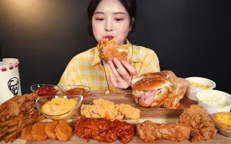【boki 中字】姐姐今天吃kfc汉堡炸鸡套餐,蘸萨尔萨辣酱 番茄酱咸香