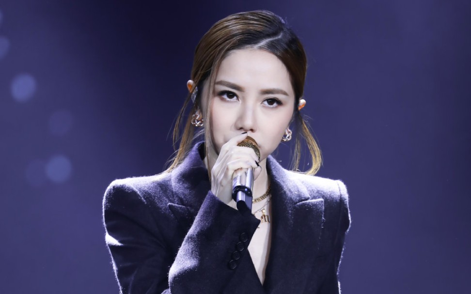 饭拍邓紫棋深v真空装版光年之外句号差不多姑娘