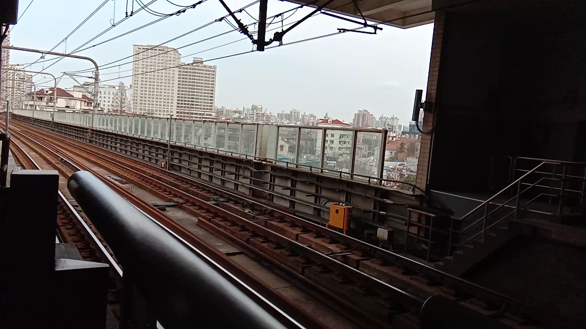 上海地铁三号线04a02上海南站方向东宝兴路进站