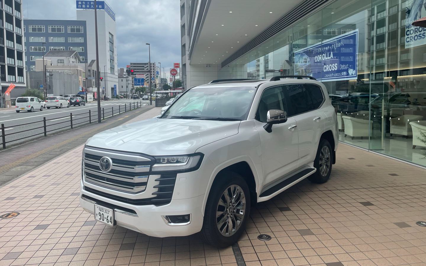 新款 兰德酷路泽(陆地巡洋舰)lc300 实车拍摄