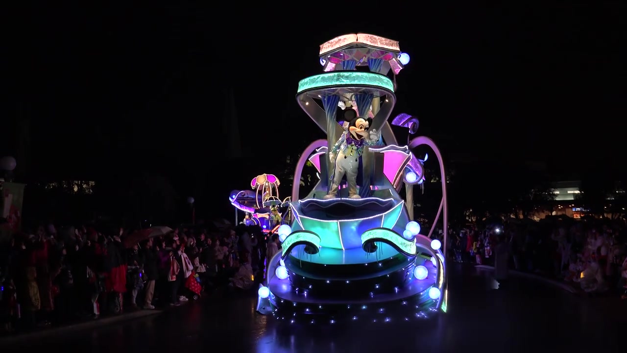 [图]2021年【东京迪士尼乐园】黄昏光芒 夜间巡游 Nightfall Glow Tokyo Disneyland Rainyday parade2021年看了好想