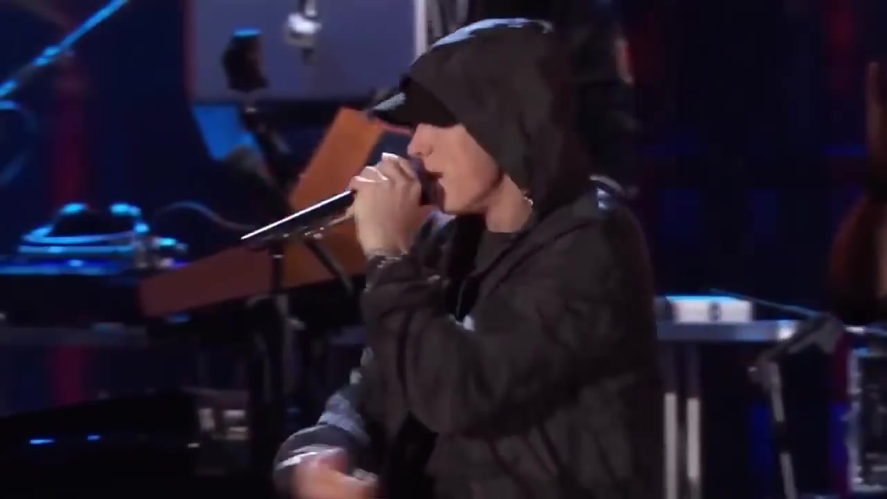 [图]【很棒的合作】Eminem & Rihanna - The Monster (Live 2014)