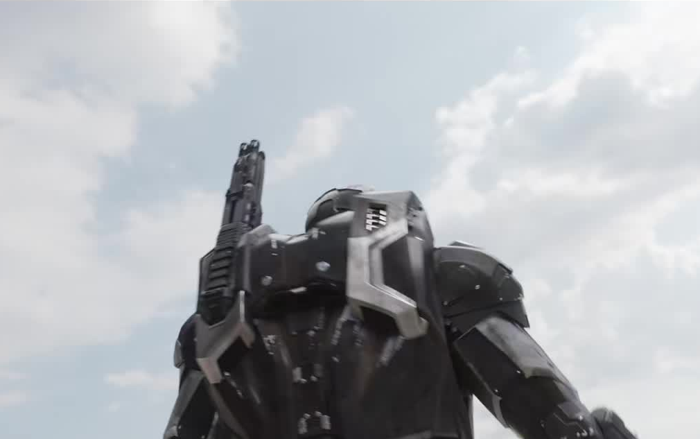 蜘蛛侠轻松接下冬兵的机械臂!冬兵一脸惊讶