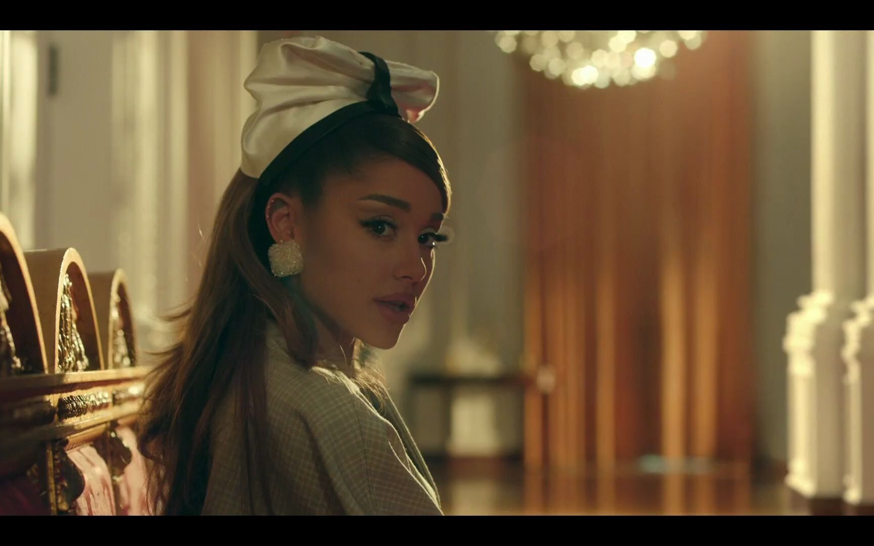 y2matecomarianagrandepositionsofficialvideo1080p1
