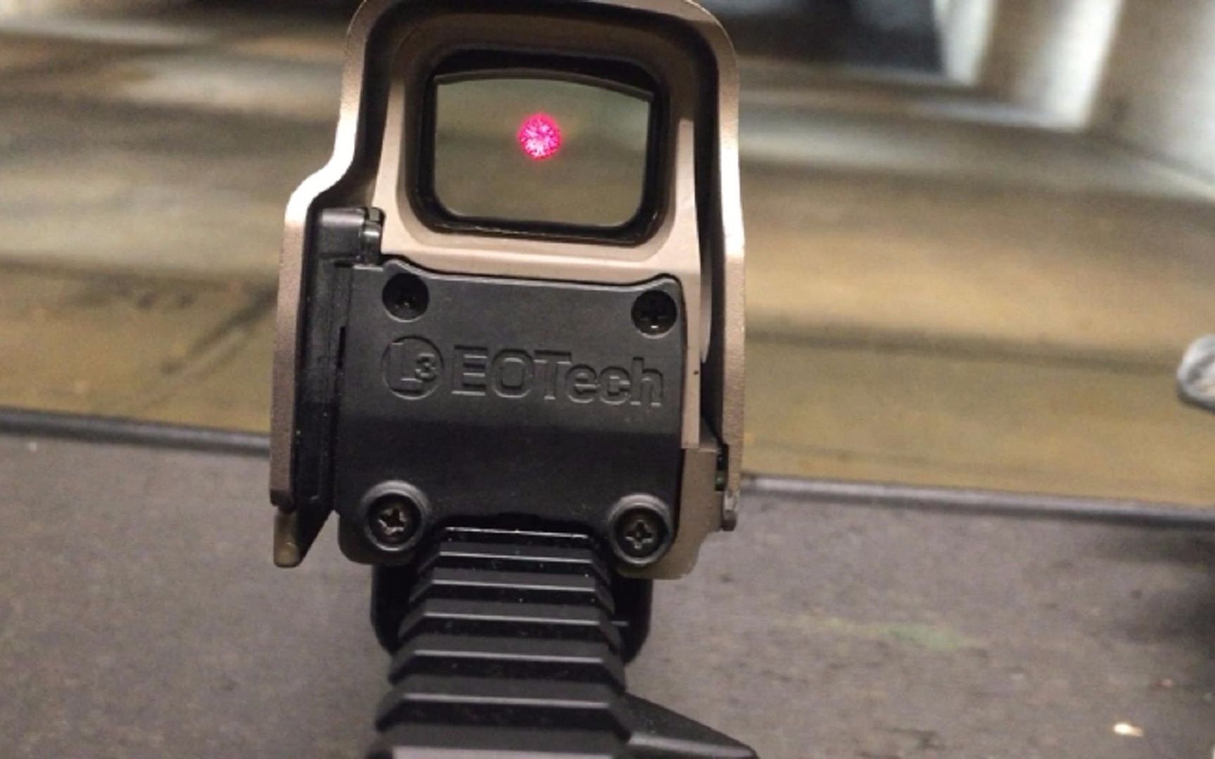 【讲堂实测】美军hk416突击步枪果然不一样,全息瞄准镜效果太赞了