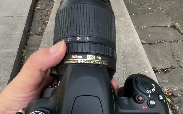 竟然还有人花6000多买尼康d7500半画幅相机?买个微单不香?