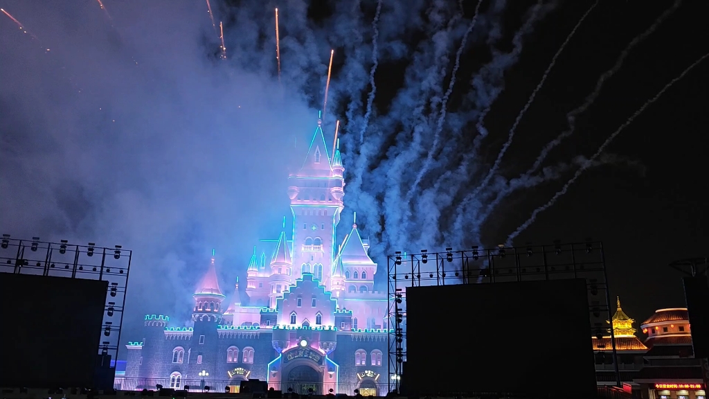 【无解的蜡笔小新】厦门方特,520特别烟花表演秀