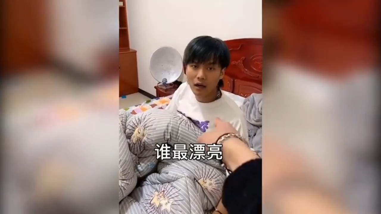 疯狂一家人》疯狂小杨哥搞笑.老爸逆袭失败自取其辱,老妈的家庭地位不可撼动  盘点小杨哥的爆笑合集哔哩哔哩bilibili