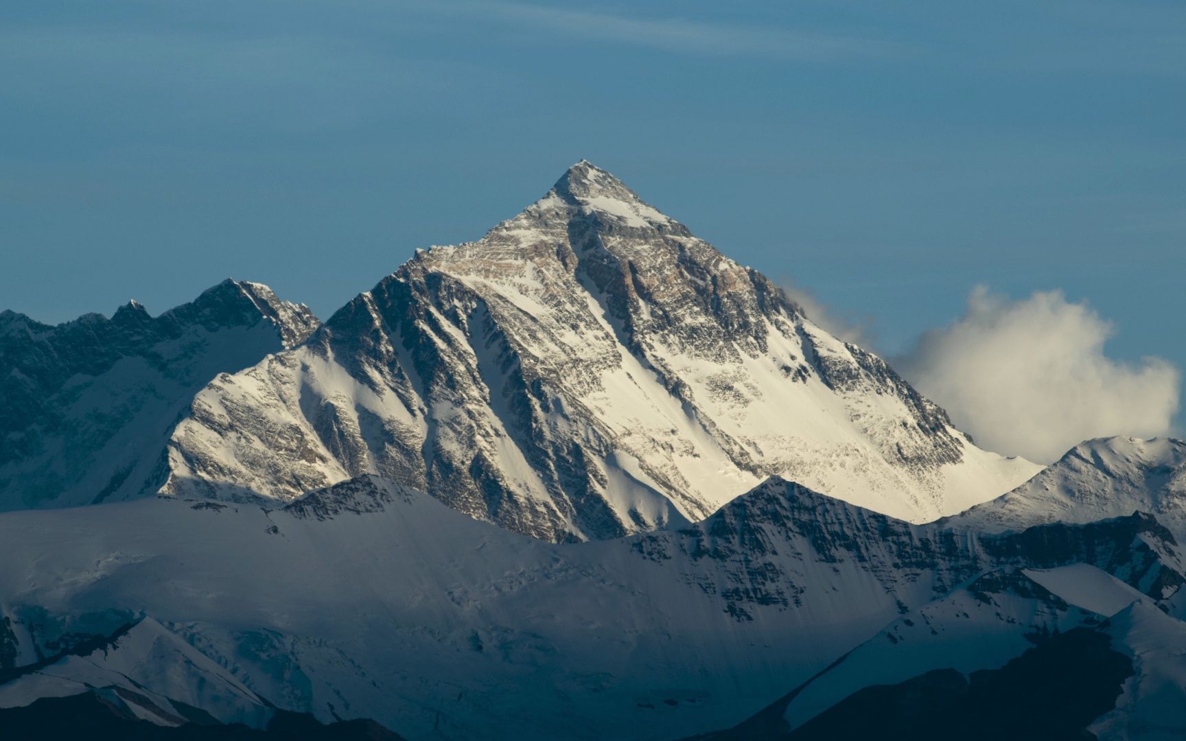 8k珠峰日照金山