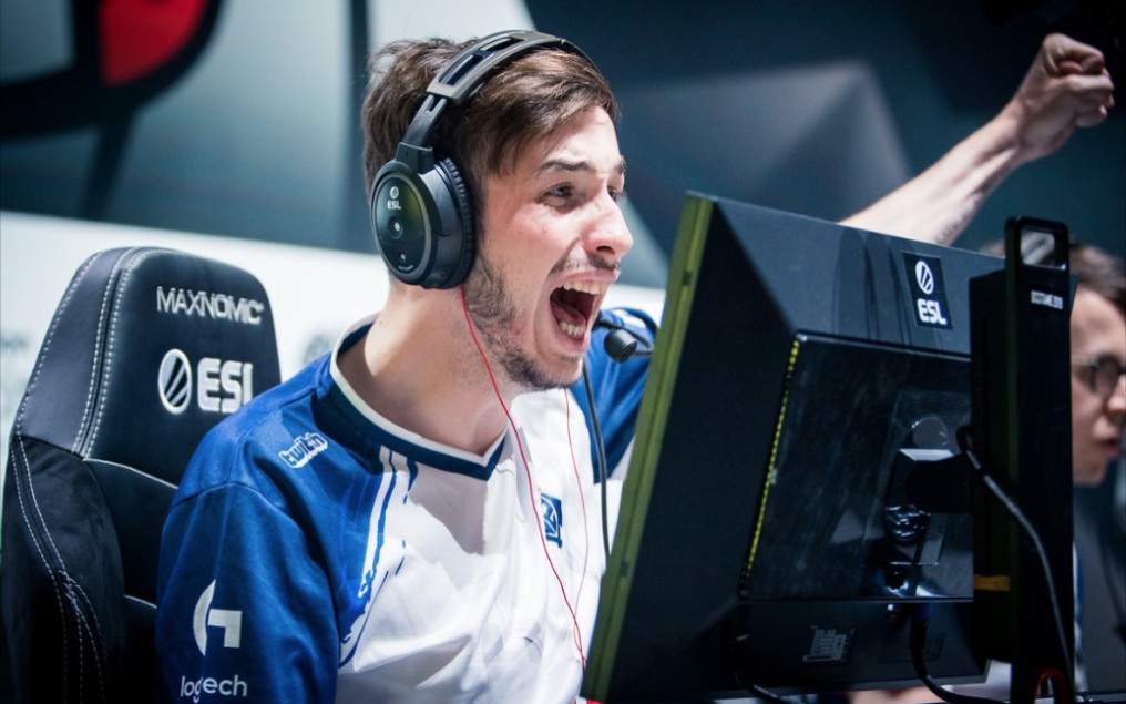 csgo职业哥比赛第一视角!(1)_哔哩哔哩bilibili_第一视角