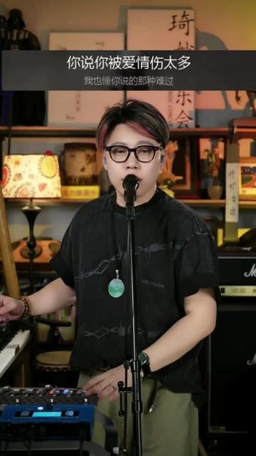 李琦直播间唱《讨厌红楼梦》.