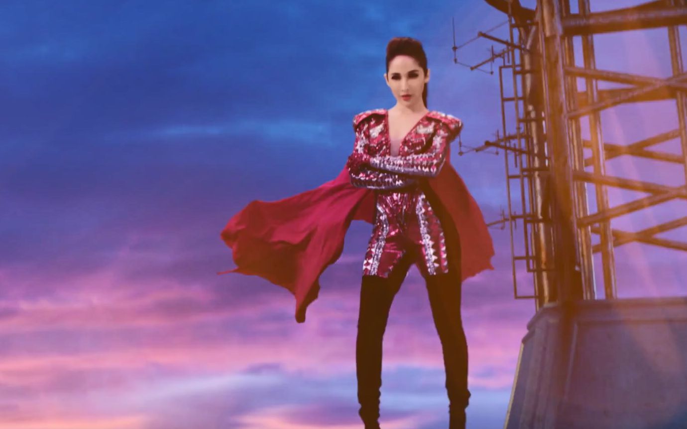 萧亚轩-super girl爱无畏 官方mv / 完美唱跳现场 恋爱小天才萧亚轩斥