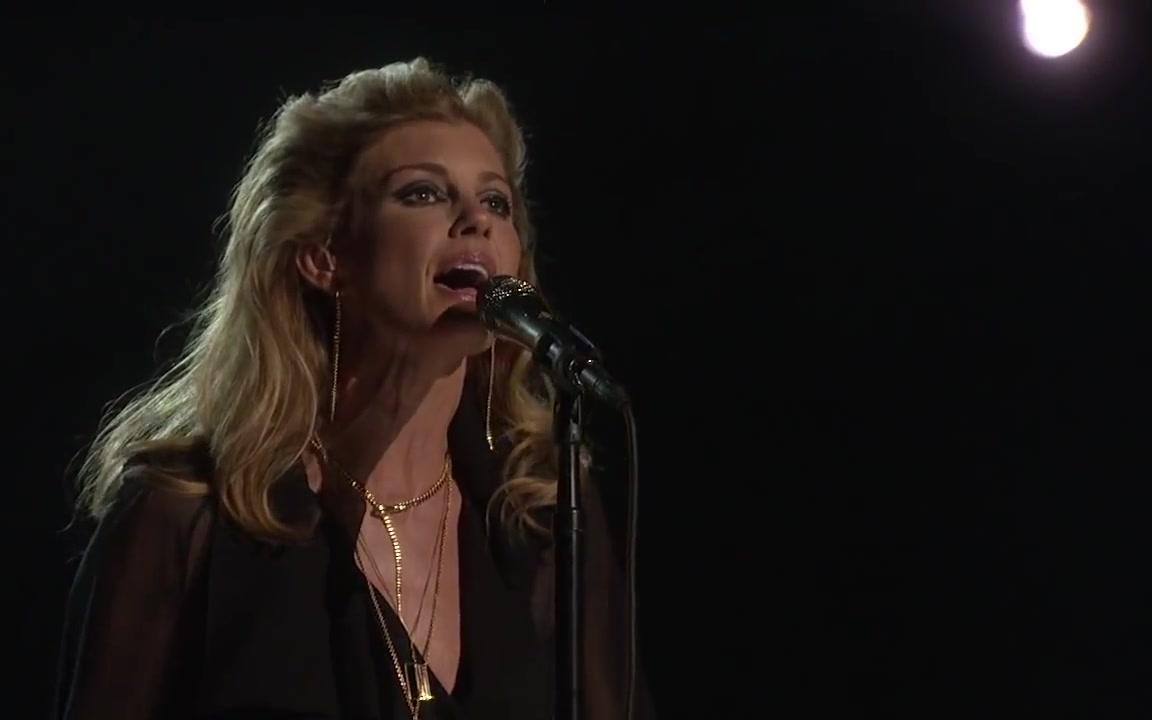 [图]【乡村音乐奖现场】Faith Hill - Come Home (Live from the 2011 CMA Awards)