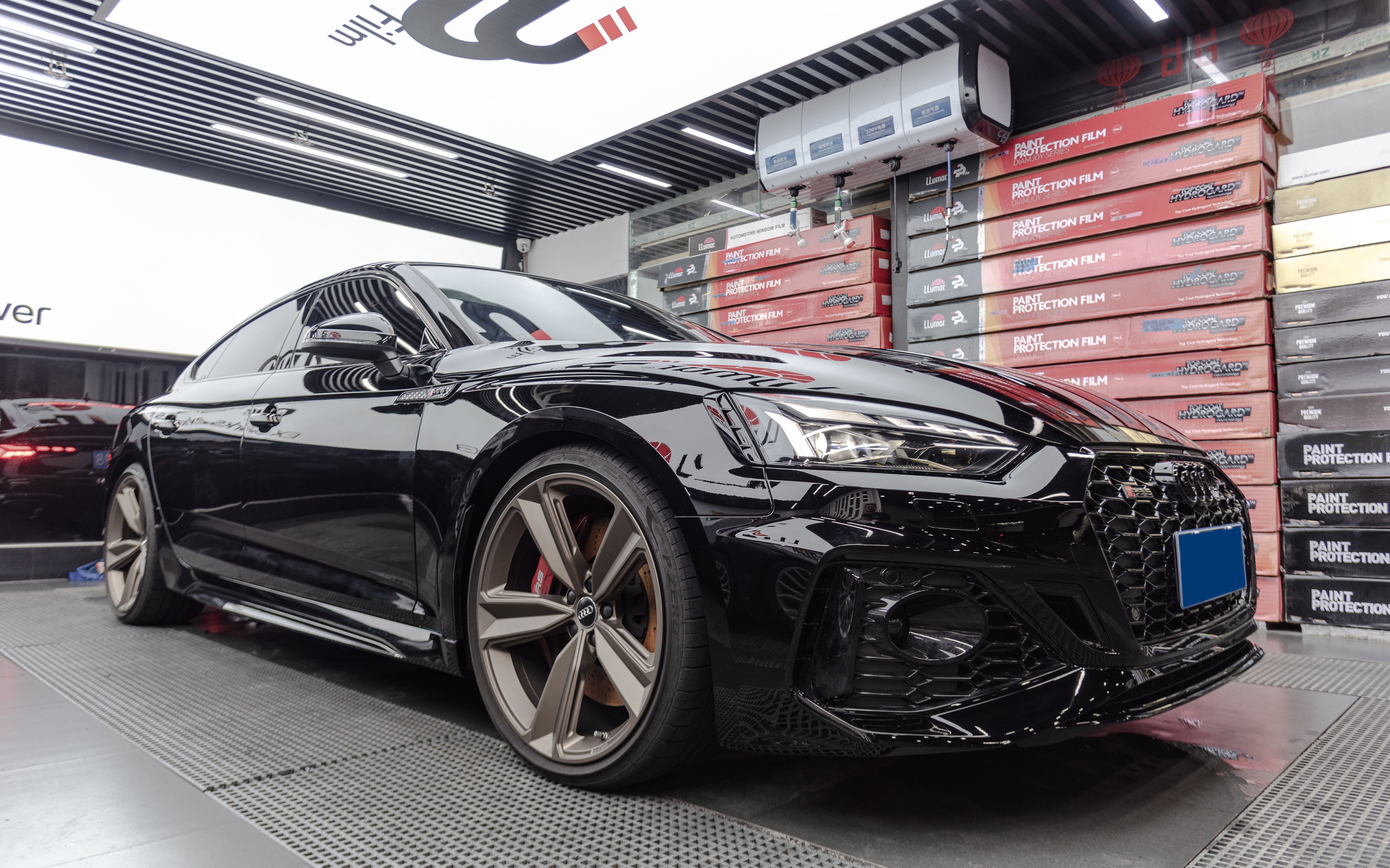【上海同德】奥迪果然和黑武士绝配 奥迪rs5 tpu亮黑车衣施工案例