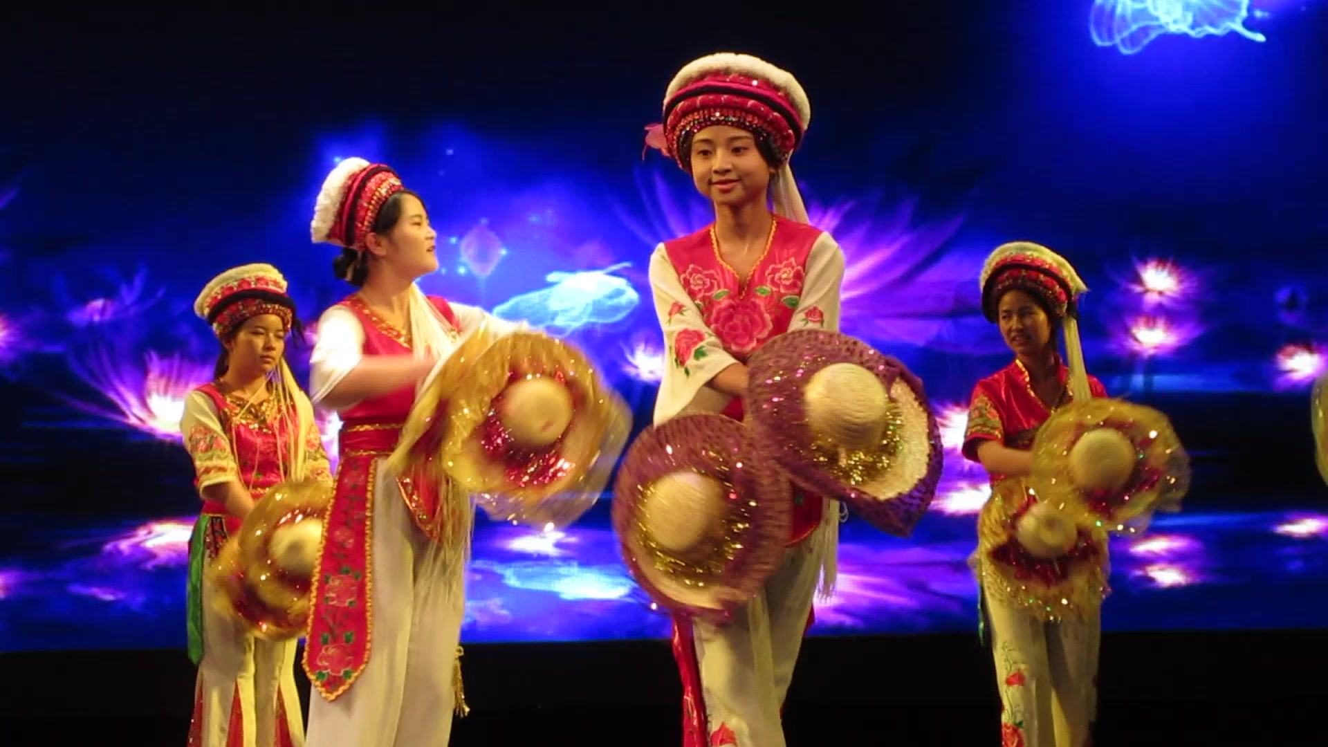 云南民族大学舞蹈 白族舞蹈 2017年人文学院迎新晚会_哔哩哔哩_bili