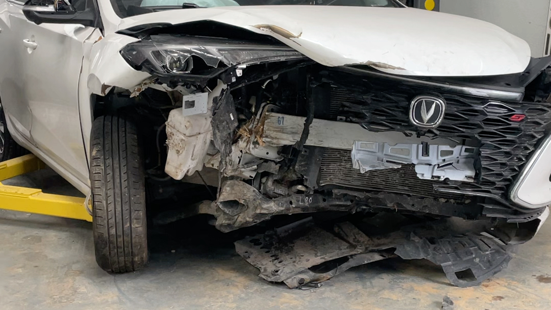 逸动plus 正面25%碰撞