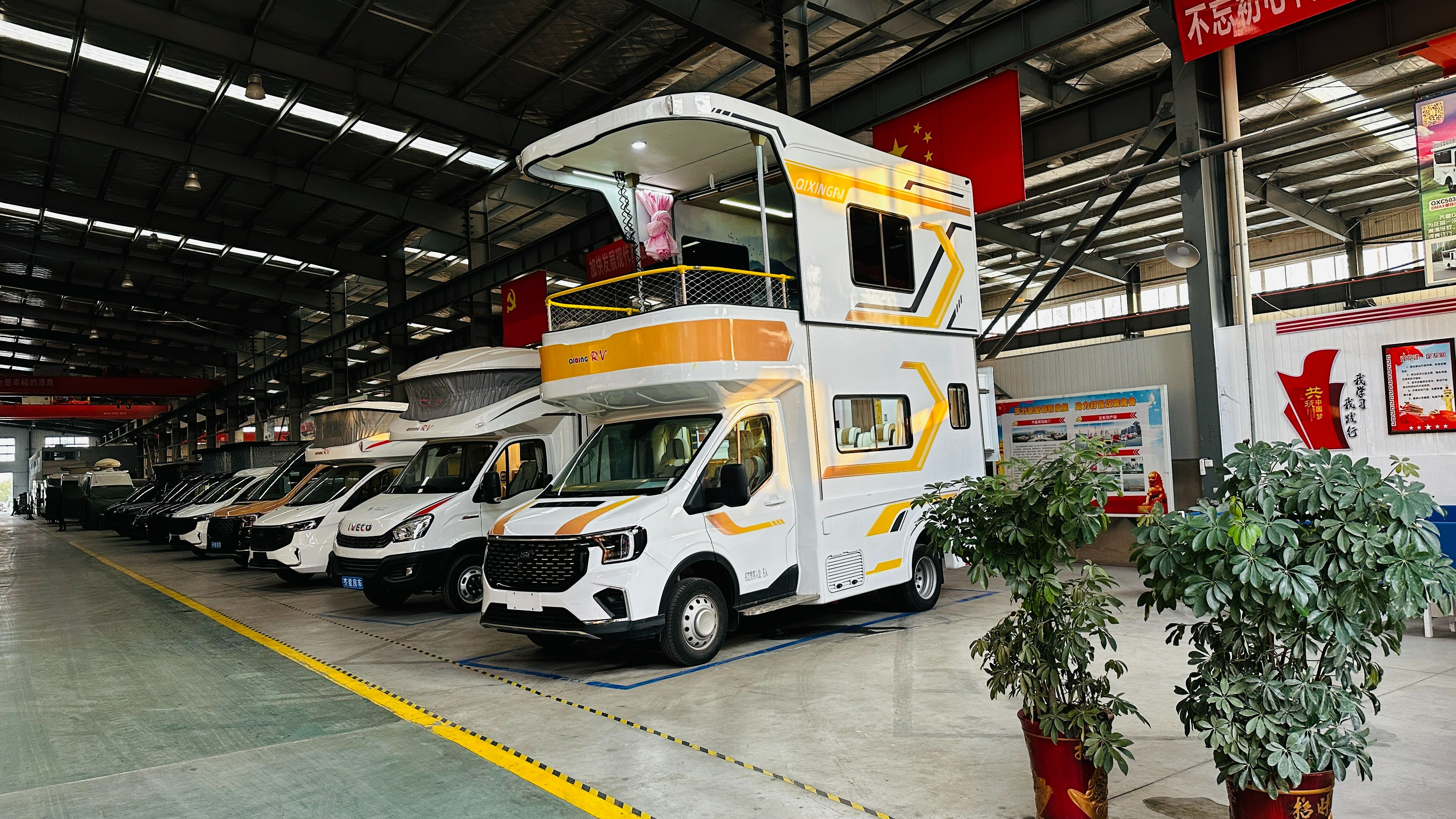 双层升顶大别墅,齐星全新c型房车,二楼独立卧室和大阳台