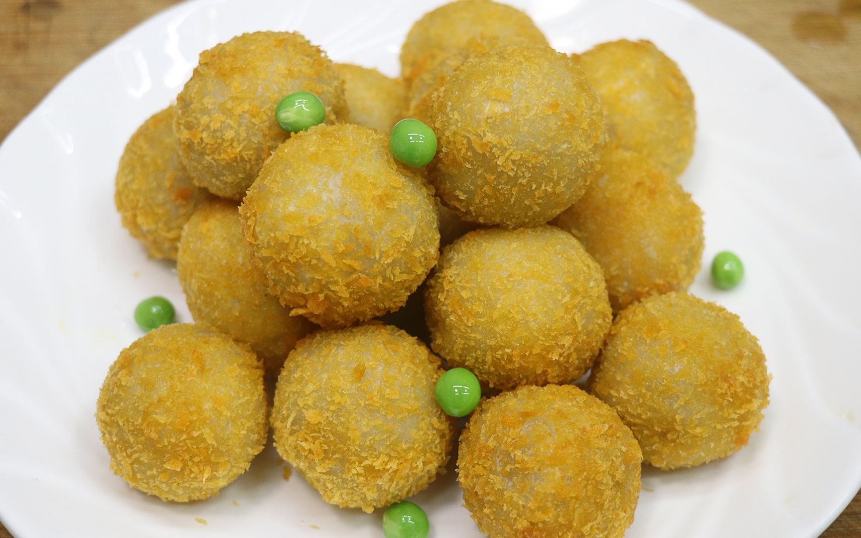 芋头不要煮着吃了,教你做黄金芋球,外脆里糯又酥软,色泽金黄