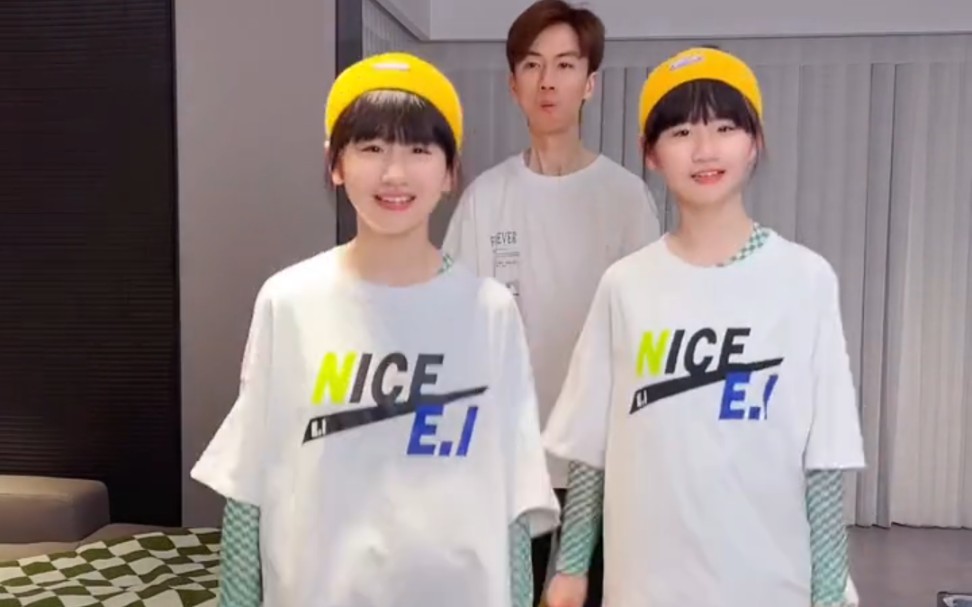 一一丫丫以为爸爸没有才艺吗今天给你们展示一下本草纲目毽子操挑战