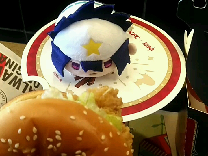 带雷狮趴趴去吃憨布嗝( ˝ᗢ̈˝ )