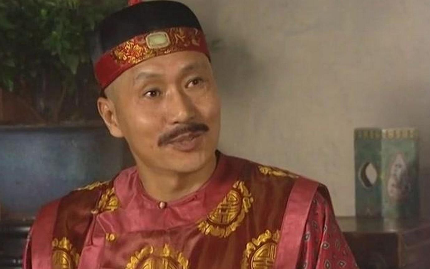 雍正王朝黄体仁拜见任伯安要百官行述看过院子后直夸任伯安是大富大贵