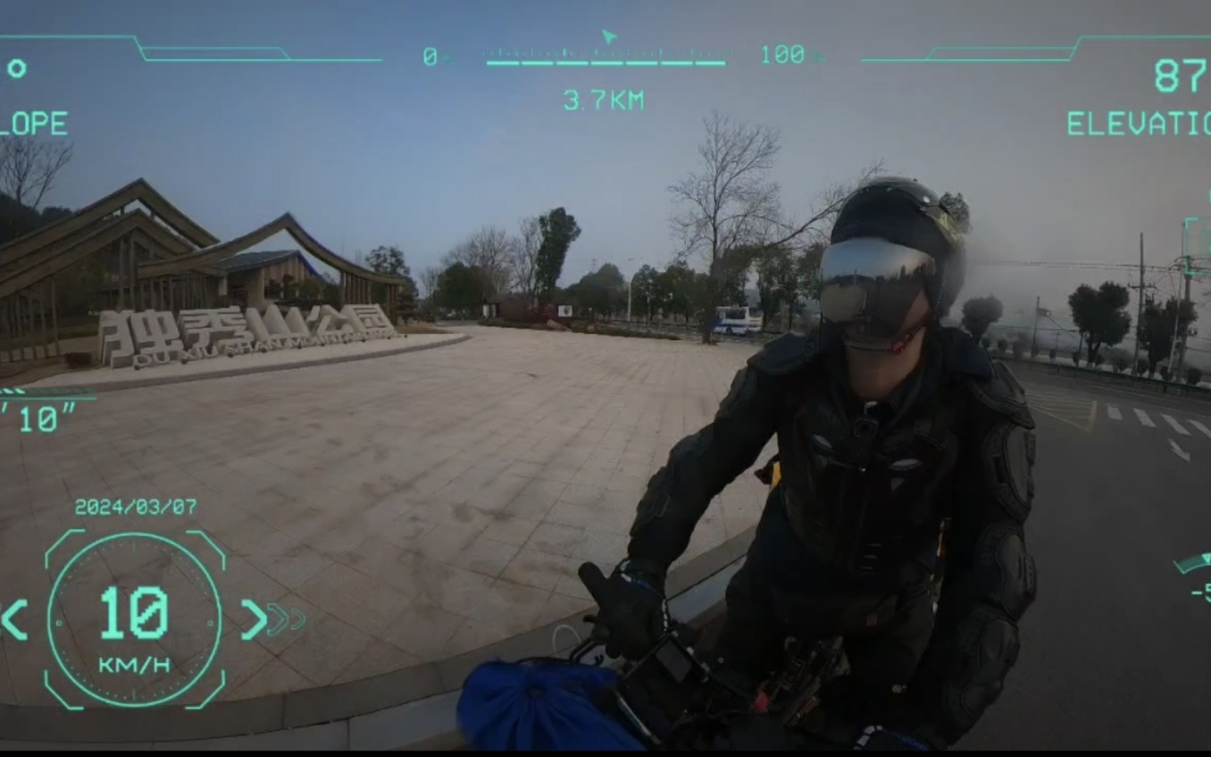 开着两轮路过独秀山公园