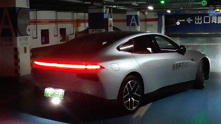 小鹏p7i自动泊车