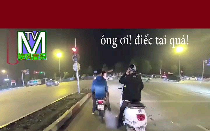 [图]Thanh niên nẹt pô, lại còn định xuống xửlýluôn người dân mới sợ, cái kết đắng qu