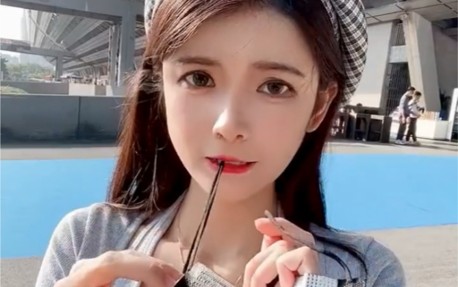 狗头萝莉演示正确的戴口罩方式,还有哪种方式呢?#狗头萝莉