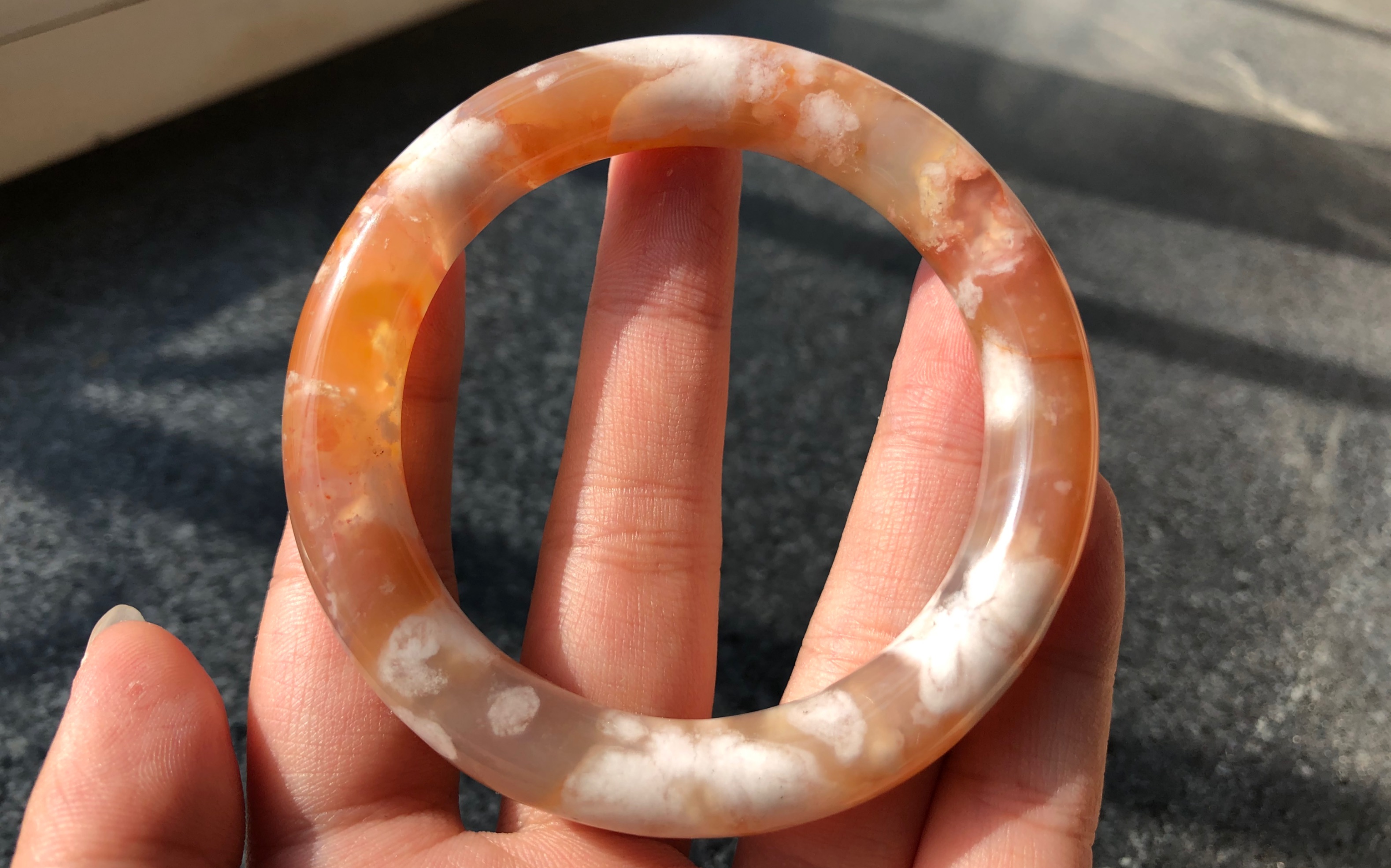 焦糖红成型兔子花圆条樱花玛瑙镯.52.3圈口.无暇的一只.150包邮.