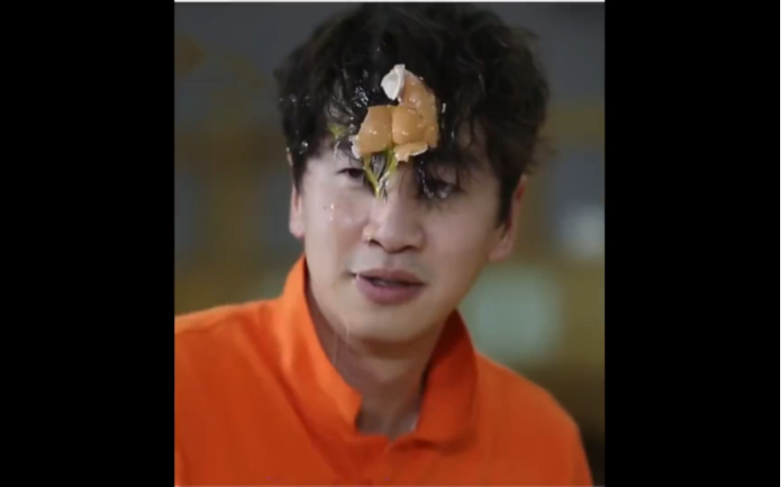 rm李光洙砸鸡蛋,臭手与金手的极与极#runningman #搞笑 #综艺