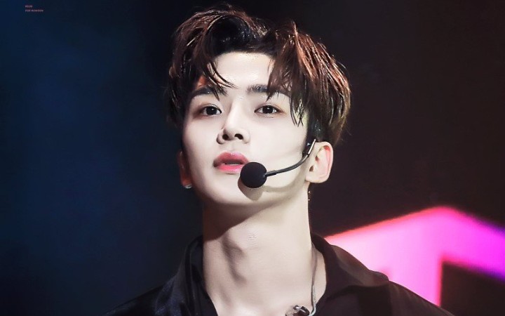 金路云】偶然发现的一天男主金路云帅气舞台混剪~这个男人长在我审美