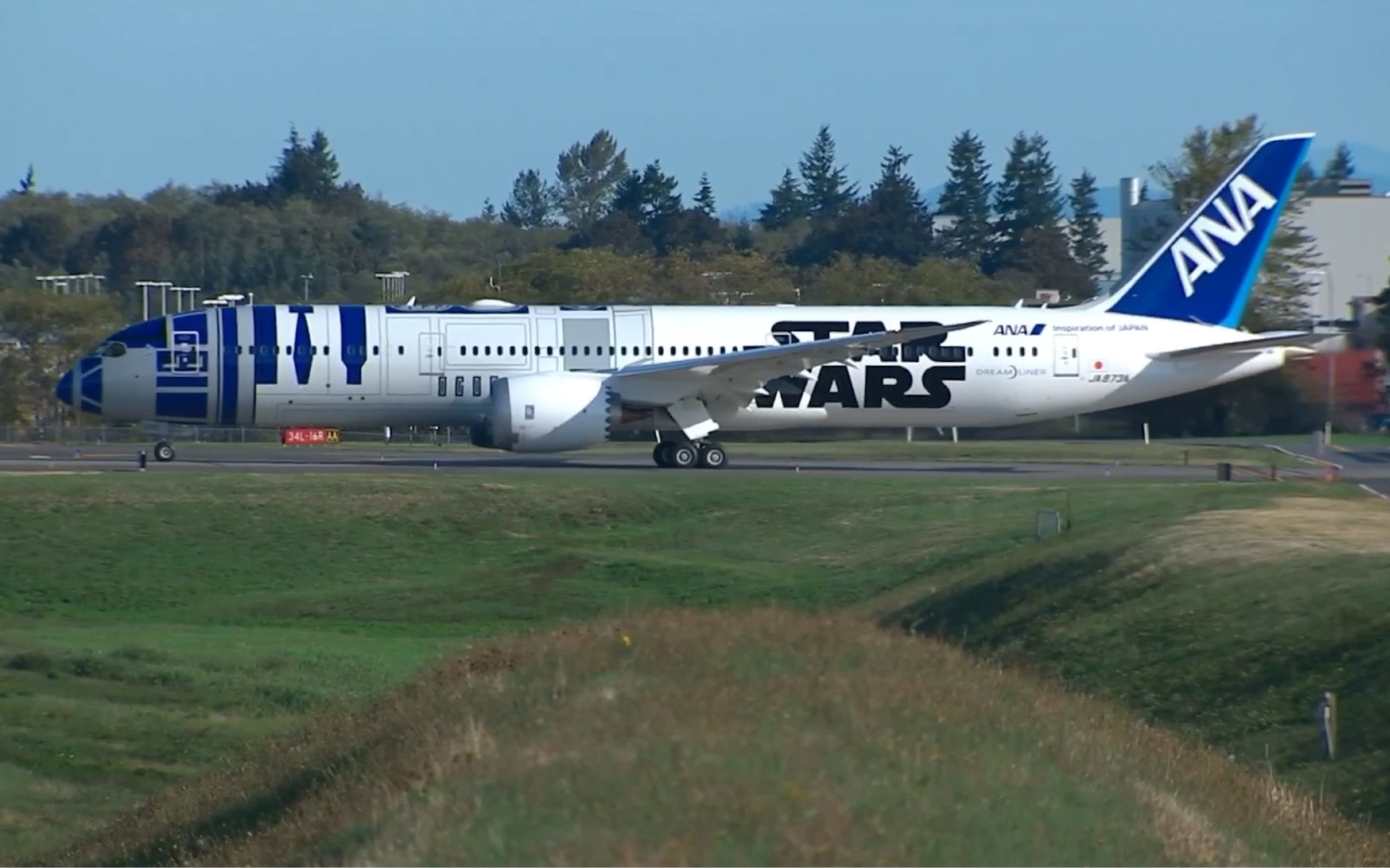 一架全日空787是怎么涂上星球大战涂装的呢?让我带你一起看!