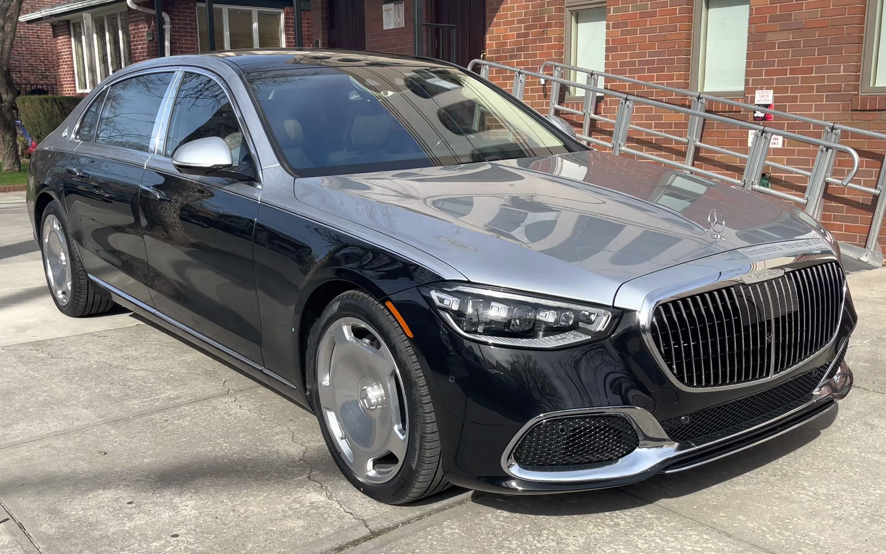 奔驰迈巴赫 w223 z223 s级 s580 2022年款美国纽约4s店库存_哔哩哔哩