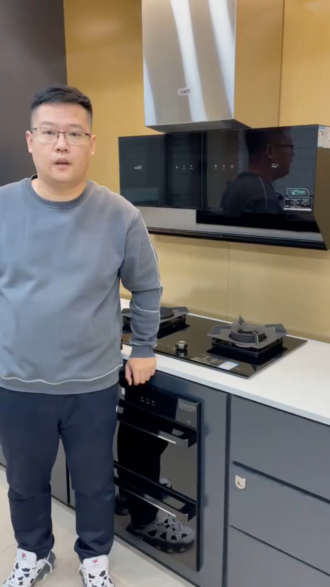 火遍全网的华帝摩尔