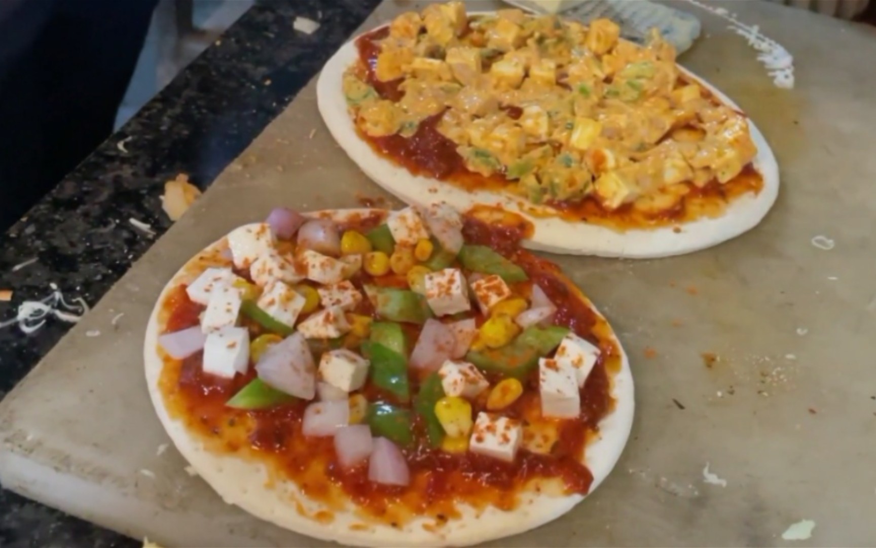 印度街头现烤披萨:用料非常的足