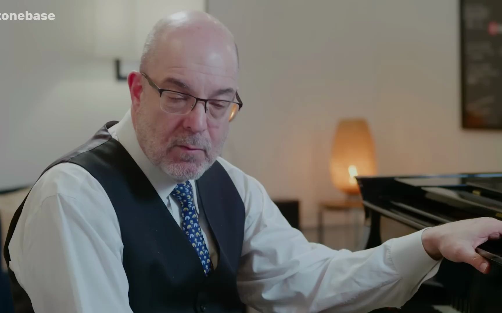 piano professor breaks down 16 legendary pianists techniques