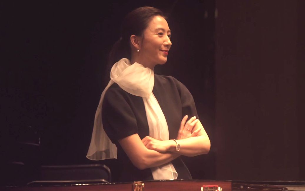 密会丨金喜爱刘亚仁ep01片段命运般的初见舞台幕布