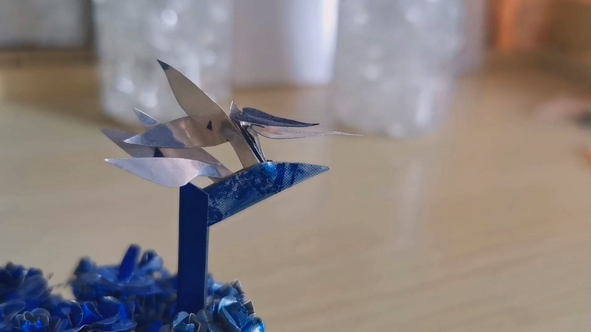 2014年易拉罐作品—插花蓝孔雀