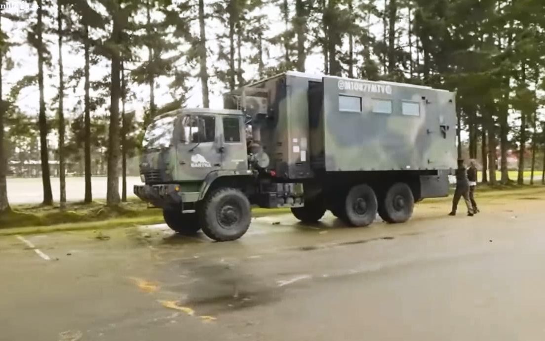 6X6军车改装的越野房车,内饰现代简约风格,很酷哔哩哔哩bilibili