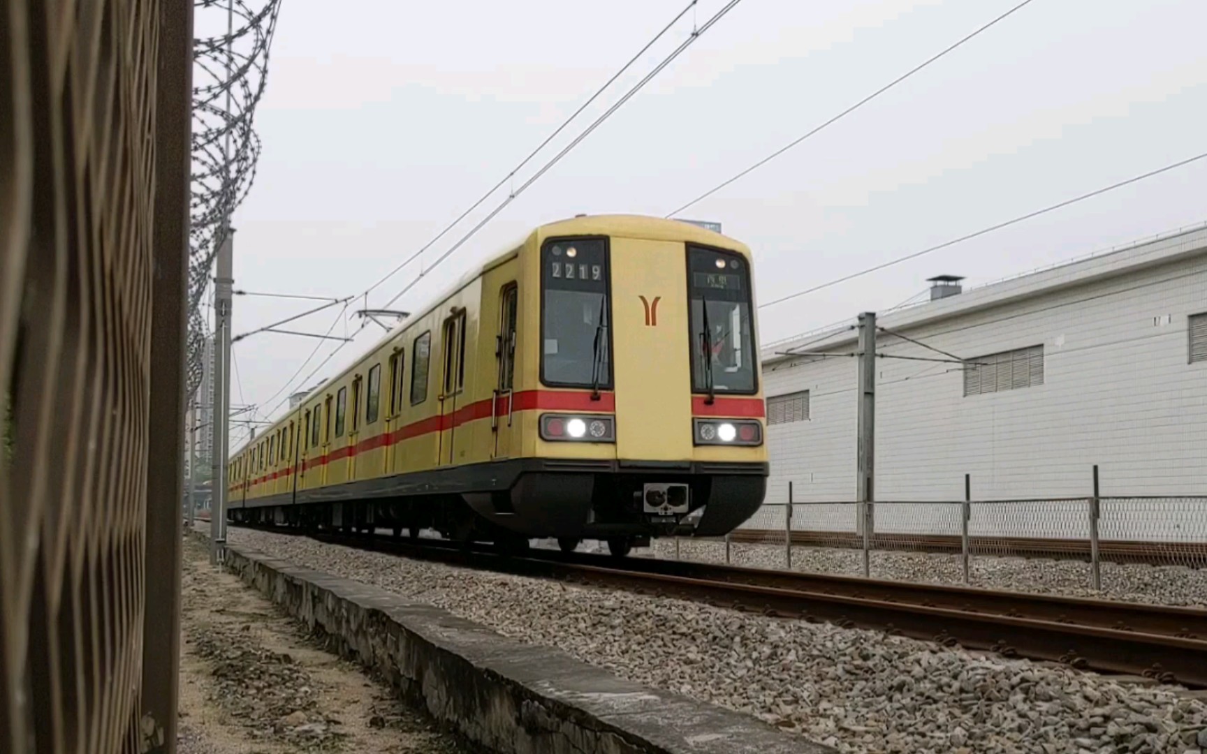 广州地铁1号线元老1x01-02驶入试车线