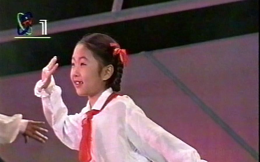 [图]1996年-有为等银河少年艺术团表演唱《平安连着我和你》