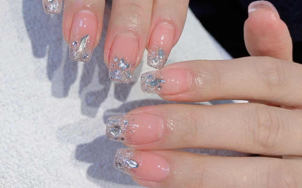 男朋友喜欢的亮晶晶美甲