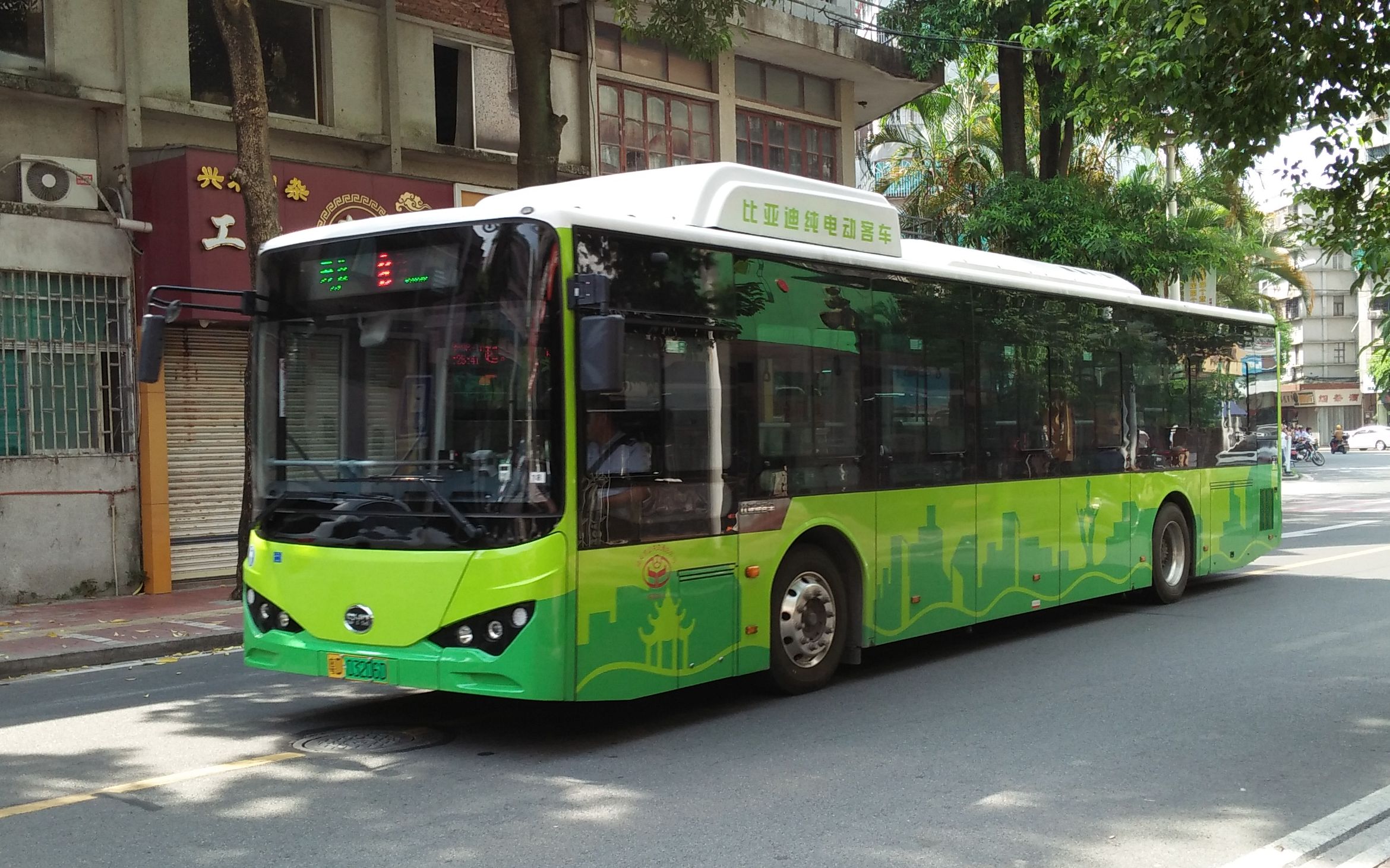 汕头海湾隧道拟通公交车 (《今日视线》2022-10-27)