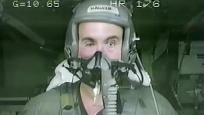 1997年美国空军布鲁斯空军基地一名飞行员承受12G的压力15秒没有昏迷