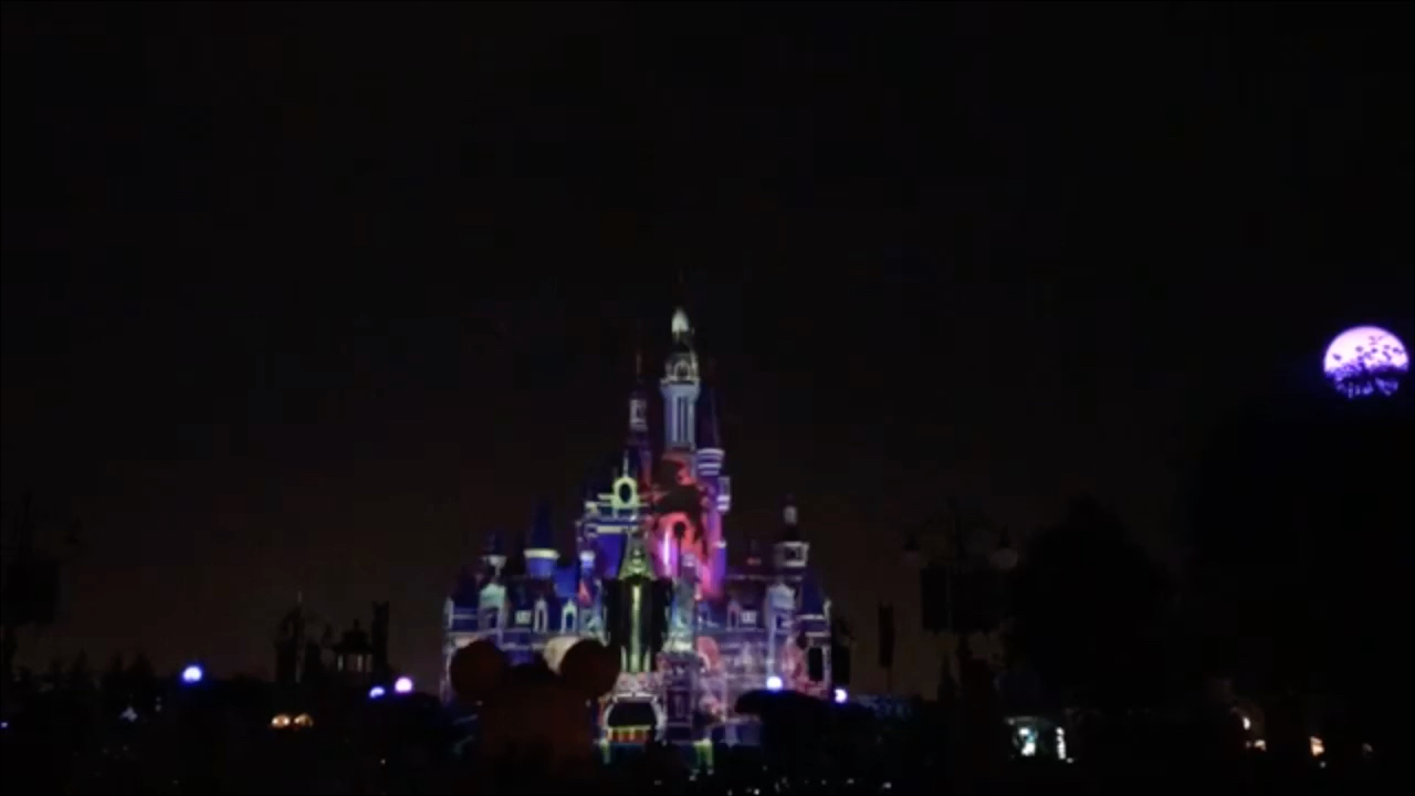 [图]Disneyland 2019万圣节城堡魅影秀全球同步- Going Bad（全球迪士尼乐园独家中文版）