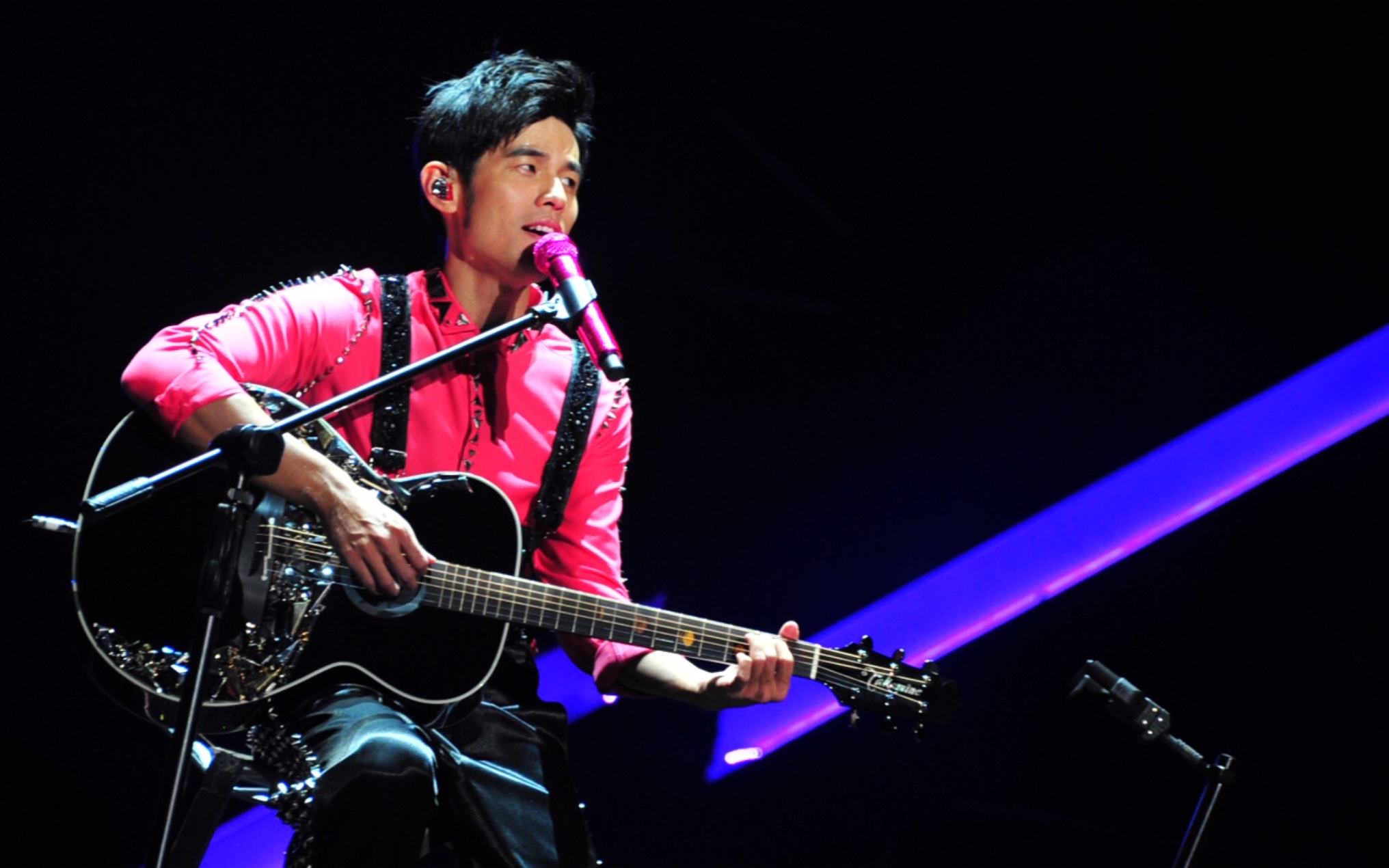 2013年周杰伦在广州吉他part中唱响了这五首经典