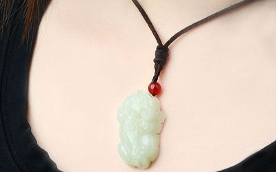 在风水上认为旺财运的神兽貔貅绝对不能在这佩戴!否则,后果自负!